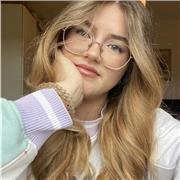 Englisch Tutorin, welche Kinder zwischen der 1. und 7. Klasse Unterstützung anbietet